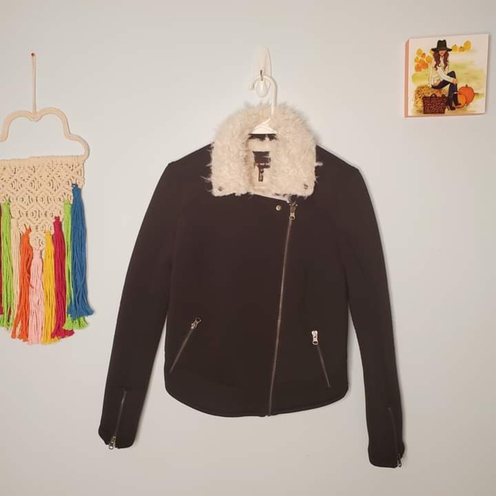 Kiind of size small black jacket